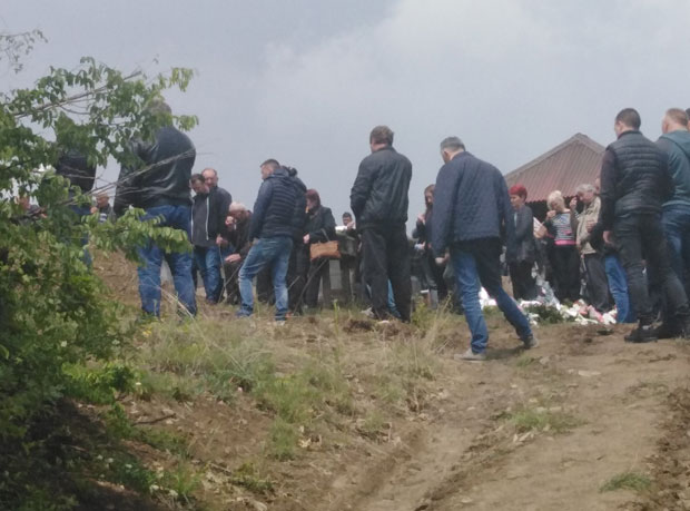 Помагао свима, себи није могао: Страдали радник оставио иза себе супругу и четворо деце